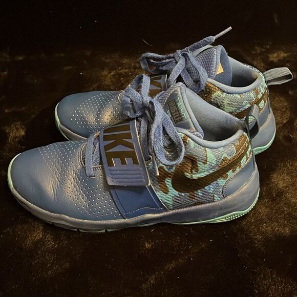 Nike Team Hustle Zoom Freak Basketball Shoes - Picture 4 of 9